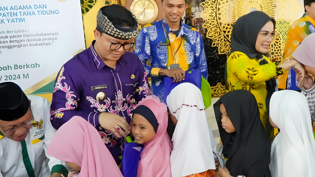 Lebaran Yatim di Masjid At-Taqwa Berbagi Santunan dengan Anak Yatim