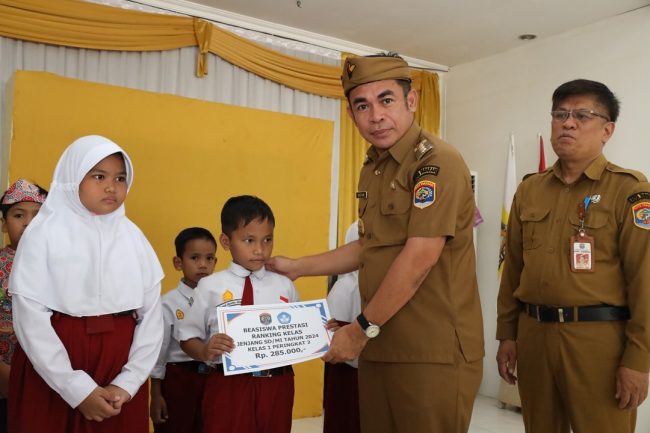 Penyerahan Beasiswa dan Penghargaan Prestasi Akademik dan Non-Akademik, Ini Kata Pj Wali Kota Tarakan