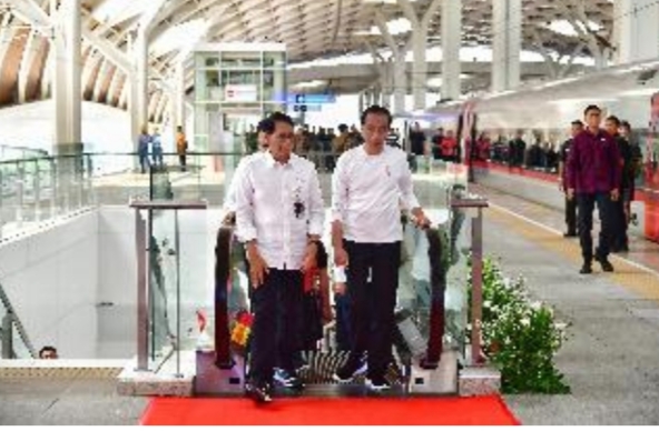 Naik Whoosh Ke Bandung, Joko Widodo dan Ibu Iriana akan Buka Piala Presiden 2024