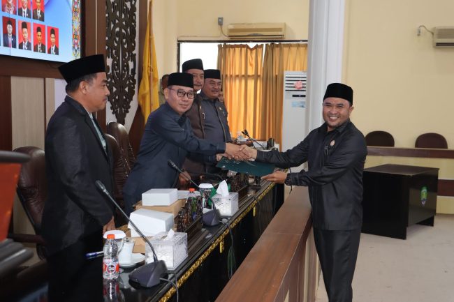 Asisten III Menghadiri Rapat Paripurna Tentang Pandangan Fraksi terhadap Rancangan APBD 2025