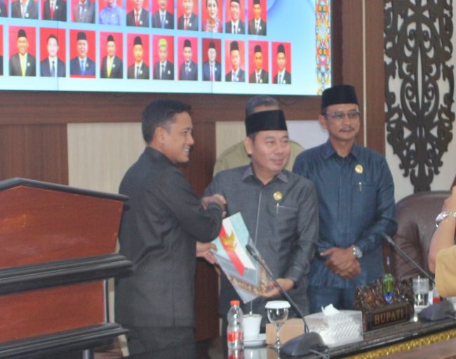 Rapat Paripurna Ke-7 DPRD, Sekda Bulungan Ajukan Nota Keuangan APBD 2025 Sebesar 2.4 Triliun