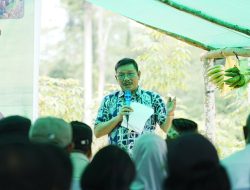 Pemprov Apresiasi Semangat Petani Sajau Metun Syukuran Panen Padi 