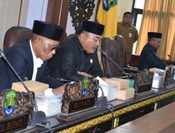 Bupati Bulungan Hadiri Rapat DPRD Tentang Pandangan Fraksi Fraksi Terhadap Raperda 2026