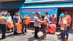 Kapolsek Pulau Derawan Hadiri Penyerahan Life Jacket untuk Tingkatkan Keselamatan Laut