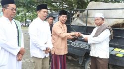 Gubernur Salat Idul Adha Bersama Warga, Serahkan Hewan Kurban untuk Masyarakat