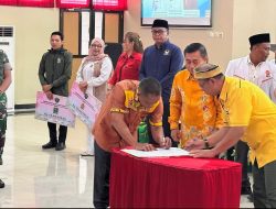 Pemkab Serahkan Bantuan Keuangan ke Parpol, Bupati Syarwani Parpol Perkuat Sinergi dan Kerjasama Dengan Pemerintah Daerah