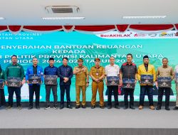Bantuan Keuangan Parpol Diserahkan, Gubernur Ajak Bangun Demokrasi yang Lebih Berkualitas