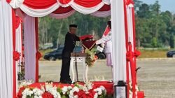 Penyerahan Bendera Pusaka Merah Putih, Bupati Bulungan Gelar Upacara Peringatan HUT RI di Kebun Raya Bundayati