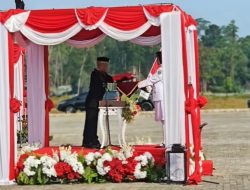 Penyerahan Bendera Pusaka Merah Putih, Bupati Bulungan Gelar Upacara Peringatan HUT RI di Kebun Raya Bundayati