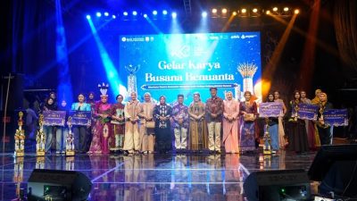 Gelar Karya Busana Benuanta, Anggota DPRD Kaltara Kornie Serliany Berpakaian Hasil Karya Desainer Lokal