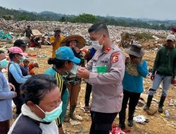 Serdik Sespimmen Ke-67 Edukasi Bahaya Karhutla dan Bagikan Masker ke Warga TPA Bujangga