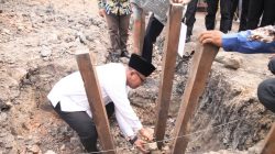 Wawali Saefuddin Zuhri Letakkan Batu Pertama Pembangunan Masjid Puncak Al Fattah