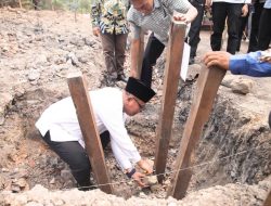 Wawali Saefuddin Zuhri Letakkan Batu Pertama Pembangunan Masjid Puncak Al Fattah